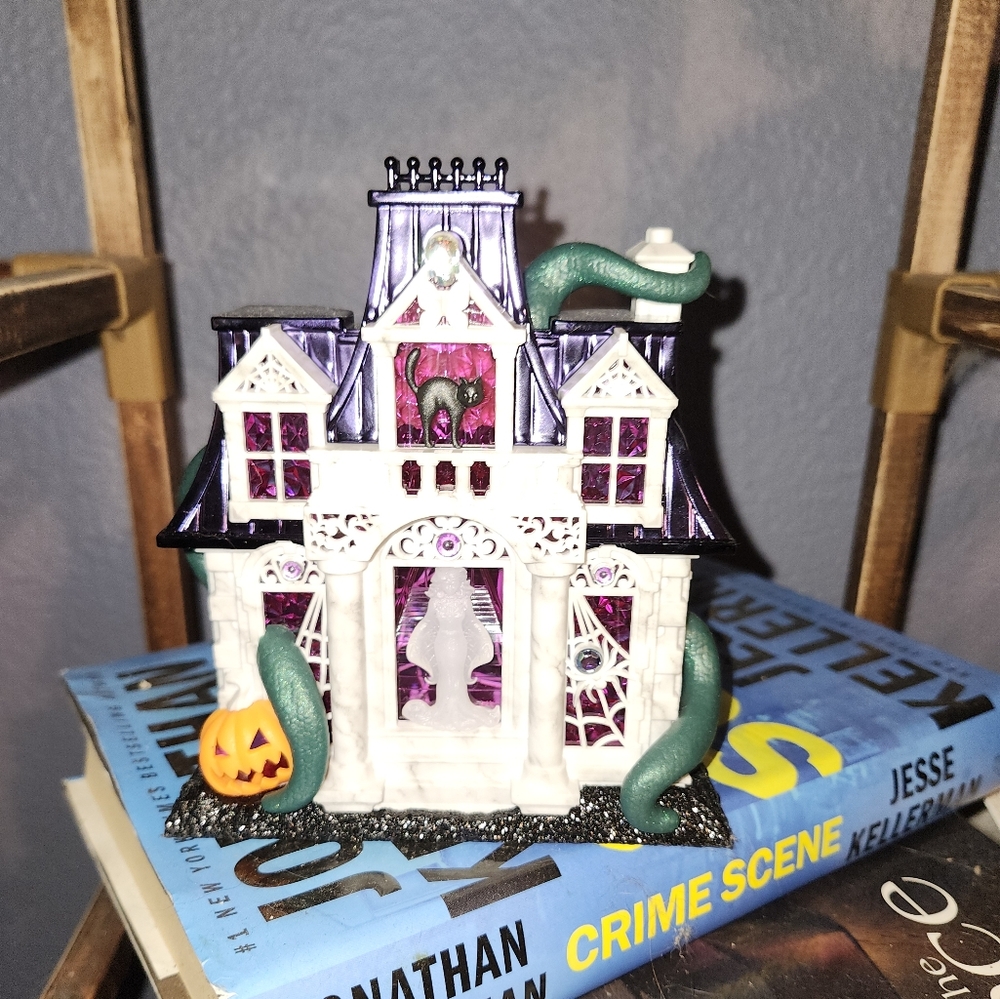 Bath & Body Works Chateau Mansion Haunted House wallflower projector plug-in